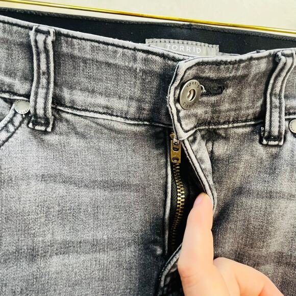 Torrid Bombshell Skinny High-Rise Stretch Denim Dark Grey Wash Distressed SZ 14 - Picture 5 of 15